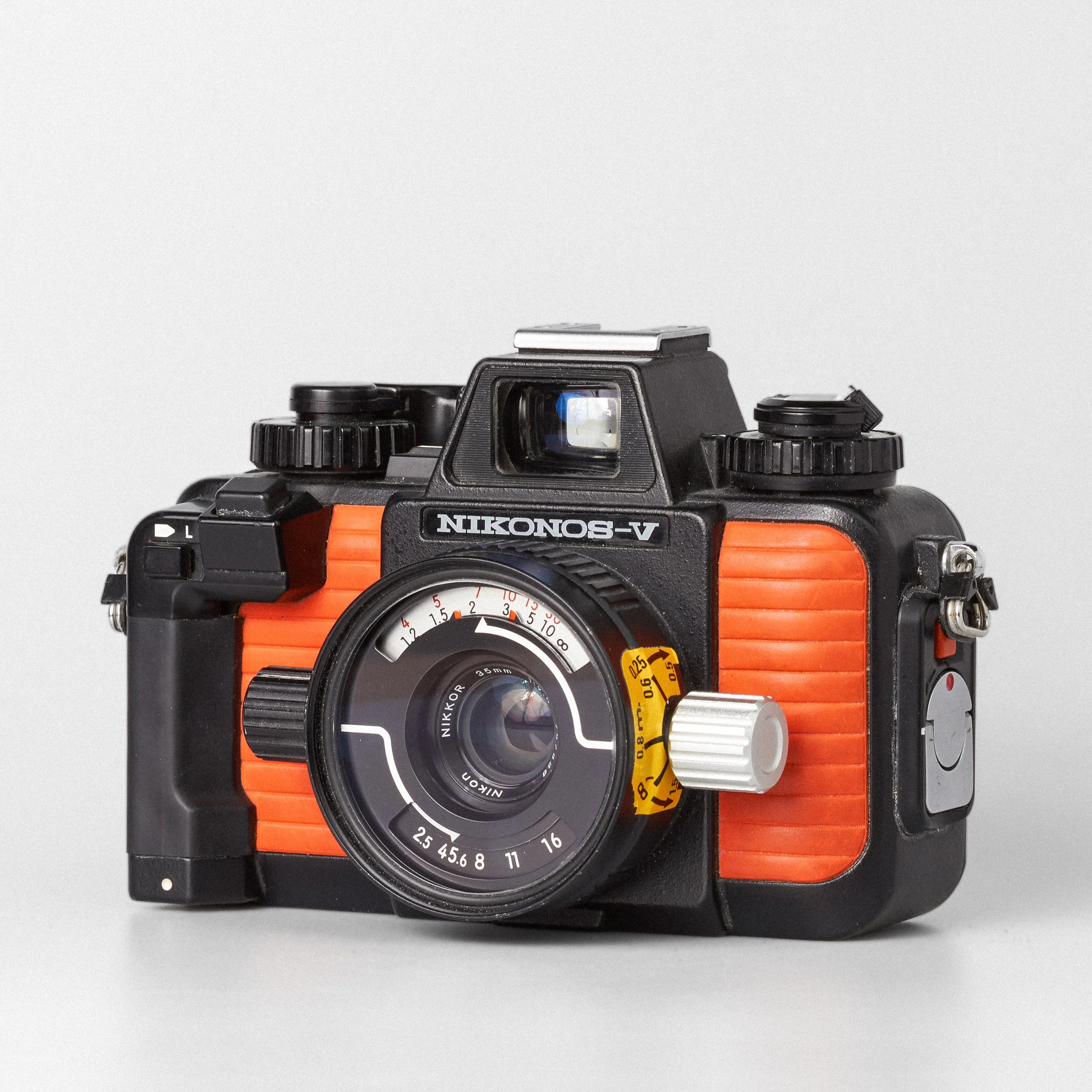 Nikonos V — Carmencita Film Cameras